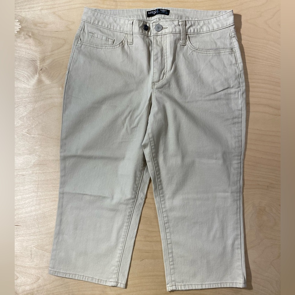 Riders by Lee Tan Mid Rise Capri Pants 10M (PY)